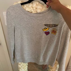 Cropped gray crewneck with cute patches